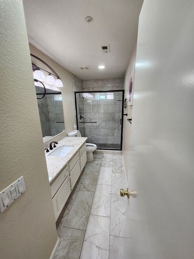 Building Photo - Beautiful 5 Bedroom House fully remodeled....
