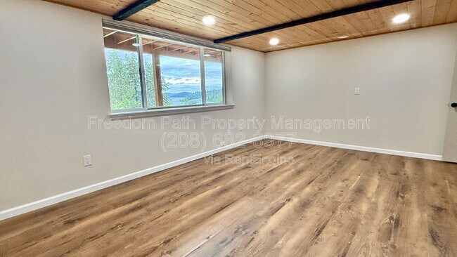 Building Photo - 5833 E Yellowstone Trail