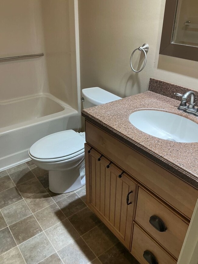 Building Photo - Townhome - 3 Bedroom/ 2.5 Bathroom - Avail...