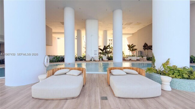 Building Photo - 711 NE 23rd Terrace