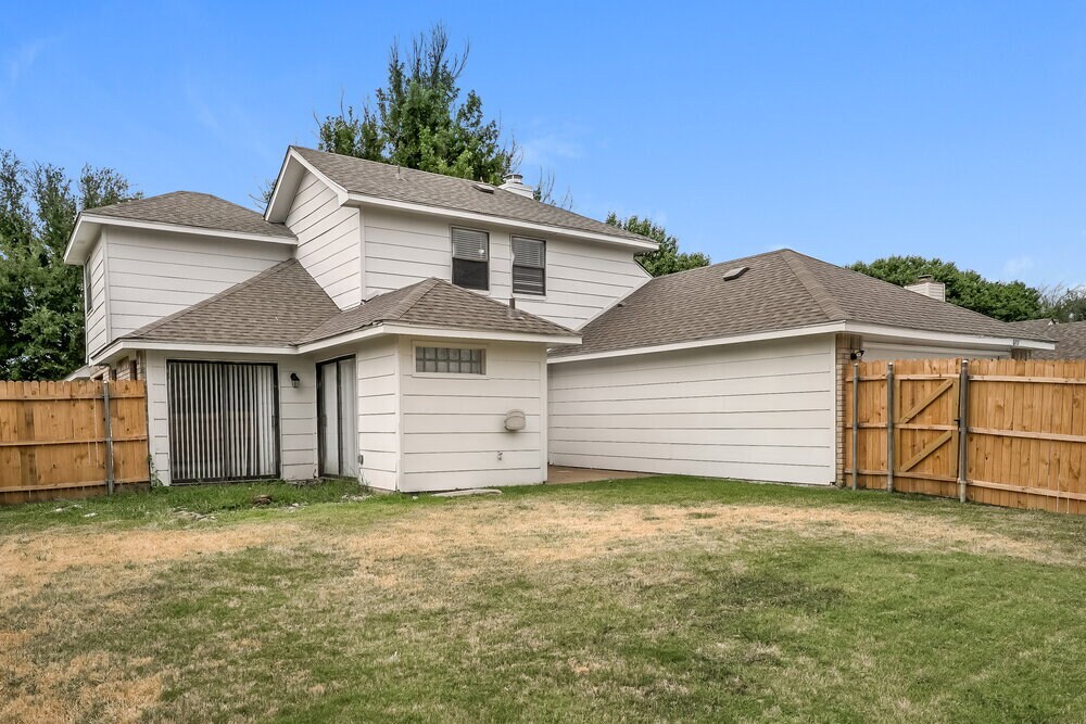 Building Photo - 8801 Pine Forest Dr