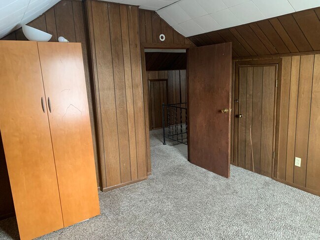 Building Photo - 4-bedroom house for RENT