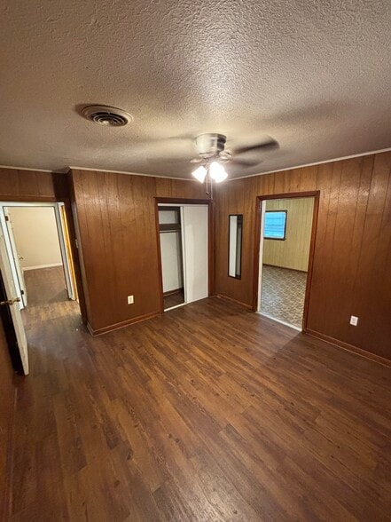 Building Photo - 17415 Sidney rd