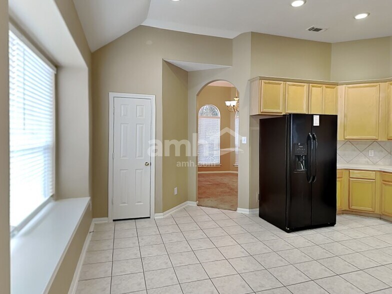 Building Photo - 12102 Oxford Trails Dr