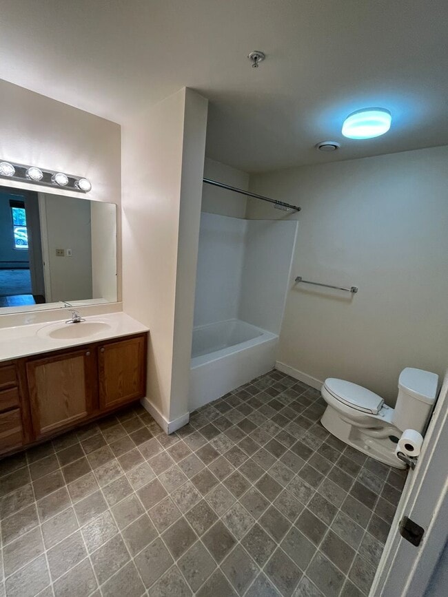 Building Photo - 2BD/1BA Condo at City's Edge, South Burlin...