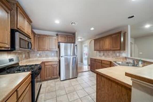 Building Photo - 3 Bed | 2 Full Bath | Vintage at Verdigris | Available end of January!