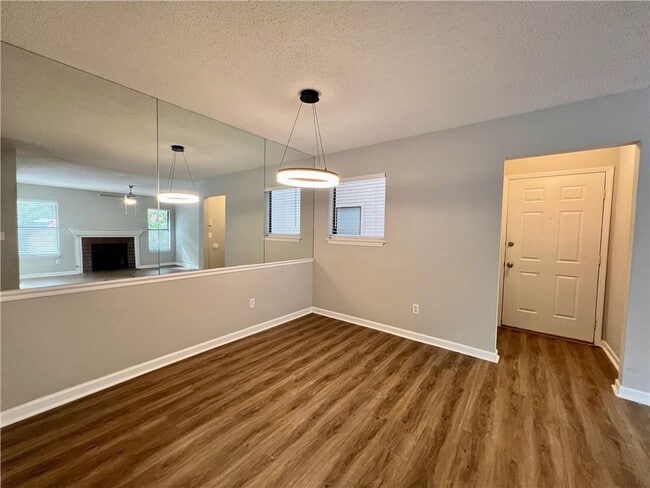 Building Photo - 1605 Huntingdon Chase