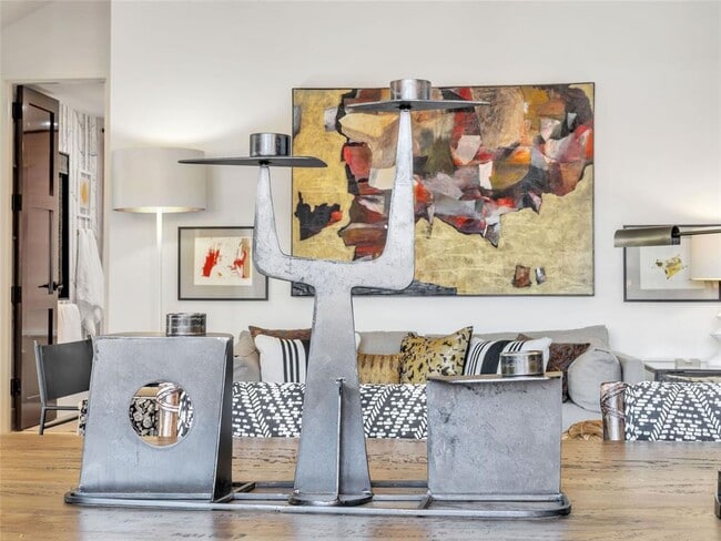 Building Photo - 1229 N Dewey Ave