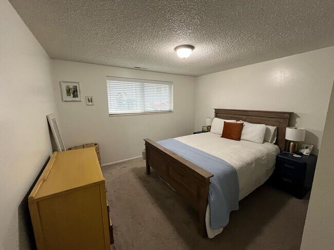 Building Photo - Remodeled 2 Bed 1 Bath, Apartment in Provo