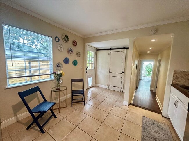 Building Photo - 5618 20th Ave S