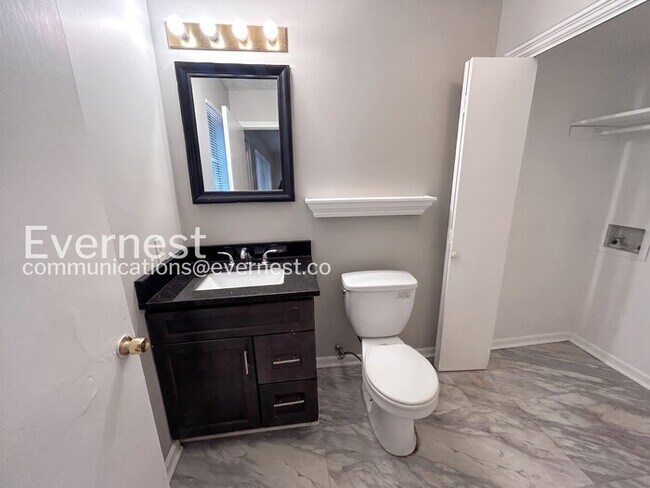 Building Photo - 3 Bed/2 Bath Spacious Home with Modern Features and Garage Parking! / Available Now!