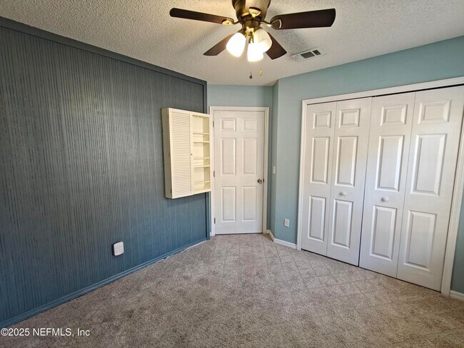 Building Photo - 8971 Rockpond Meadows Dr