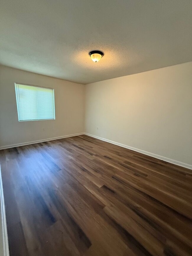 Building Photo - 1301 Stiles Ave