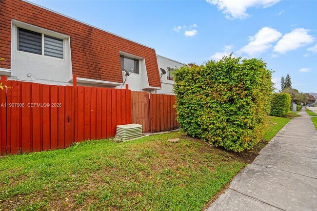 Building Photo - 319 NW 109th Ave