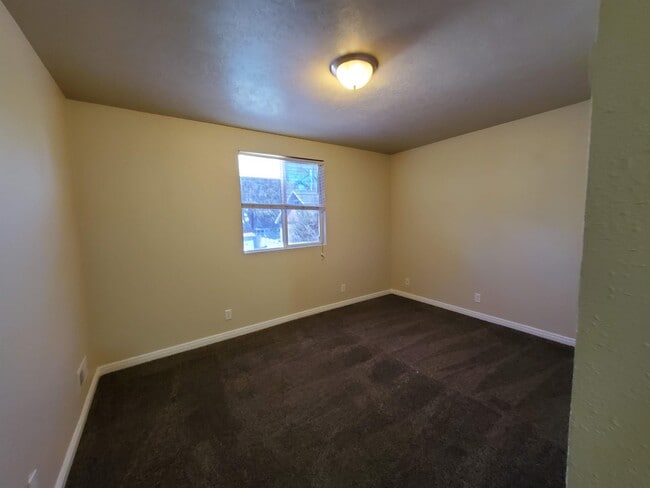 Building Photo - 66 W Oakland Ave