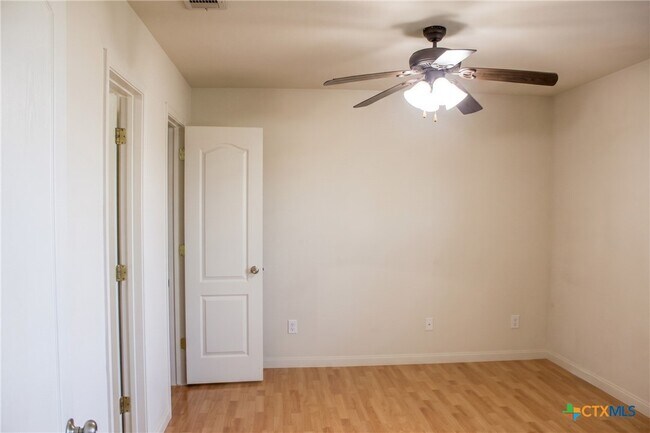 Building Photo - 413 Brittney Way