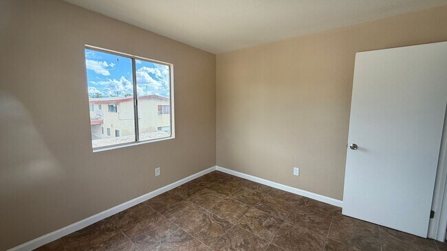 Building Photo - Two Bedroom One Bathroom Apartment in San Bernardino!