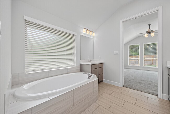 Building Photo - 232 W Netleaf Ct