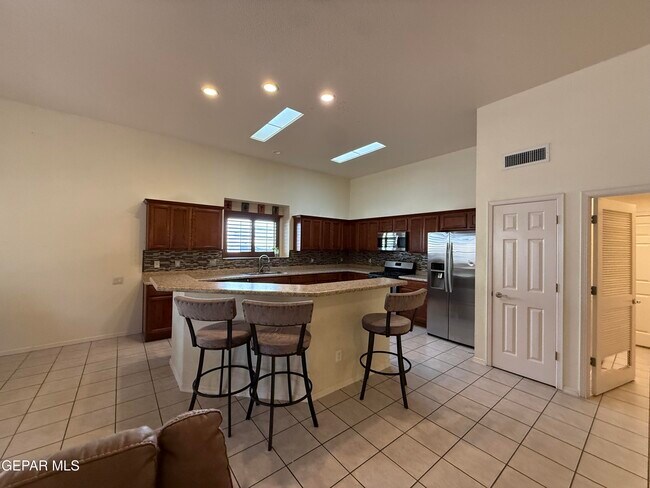 Building Photo - 3637 Tierra Vergel Dr