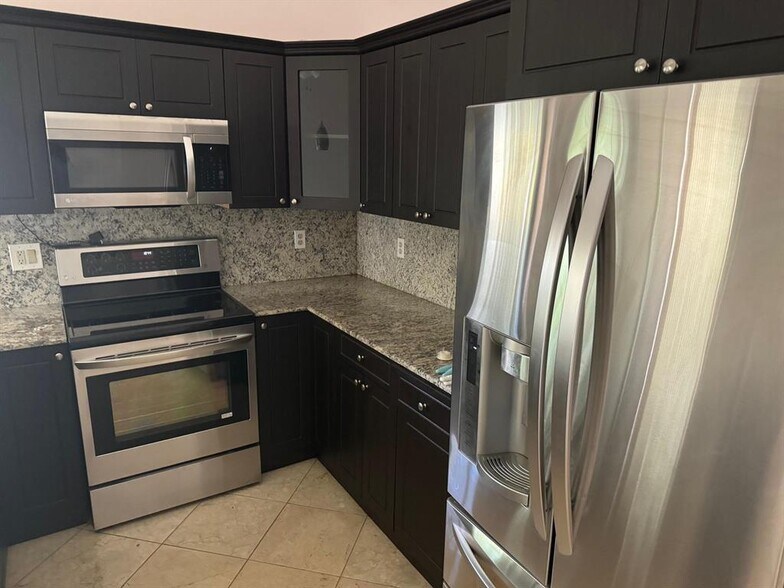 Building Photo - 6100 Manchester Ln