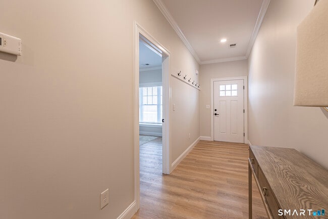 Building Photo - 7 Loomis Rd