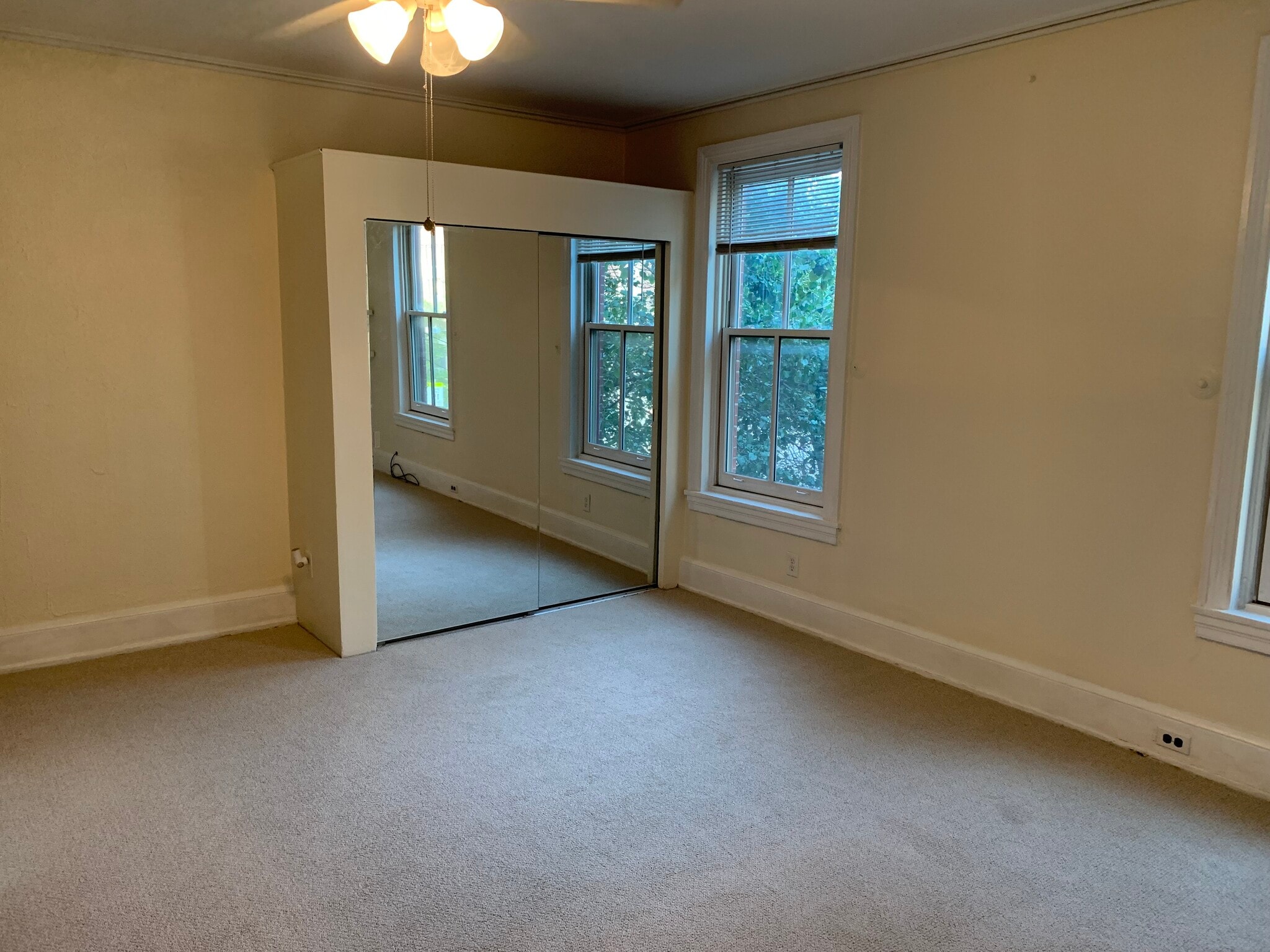 Building Photo - 556 N 17th St