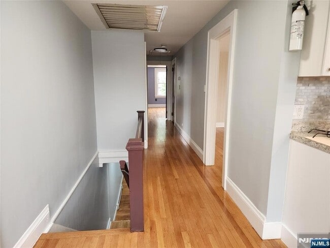 Building Photo - 348 Orchard Terrace