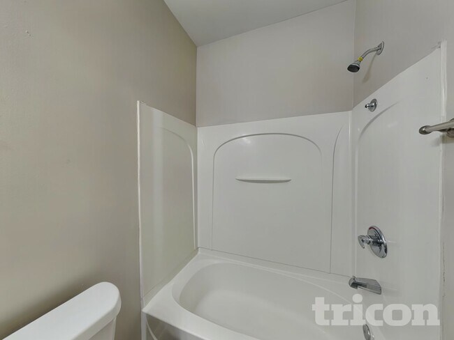 Building Photo - 728 Celeste Ln