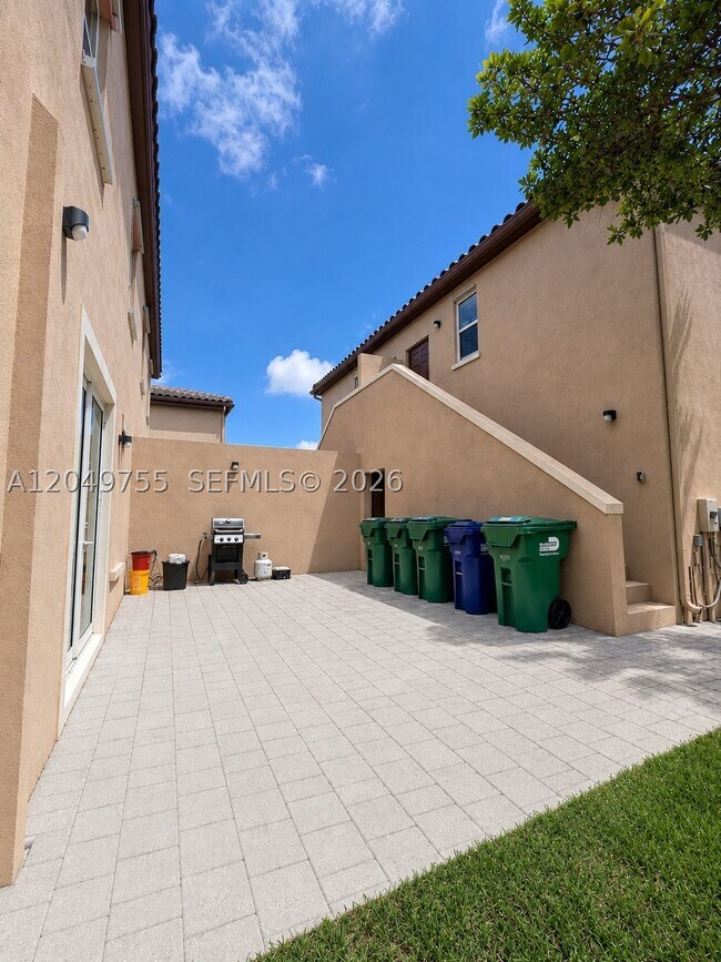 Building Photo - 17001 SW 96th St