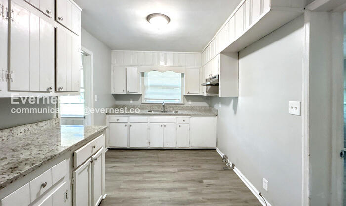 Building Photo - 1964 Laurel Ln