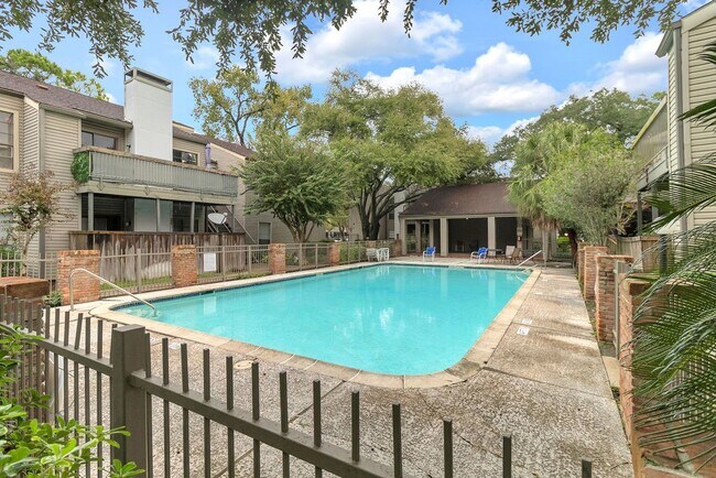 Building Photo - 9707 Richmond Ave.