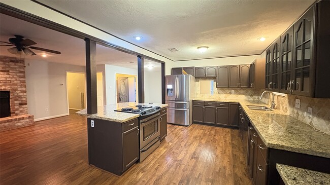 Building Photo - 13914 Oakwood Ln