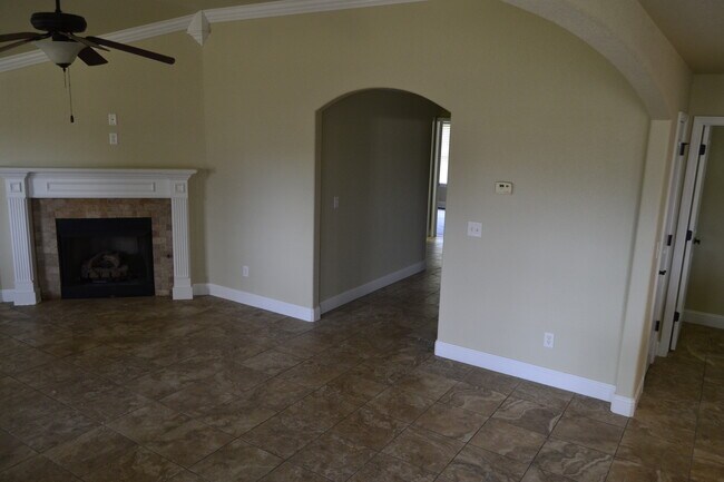 Building Photo - 1700 Been Rd