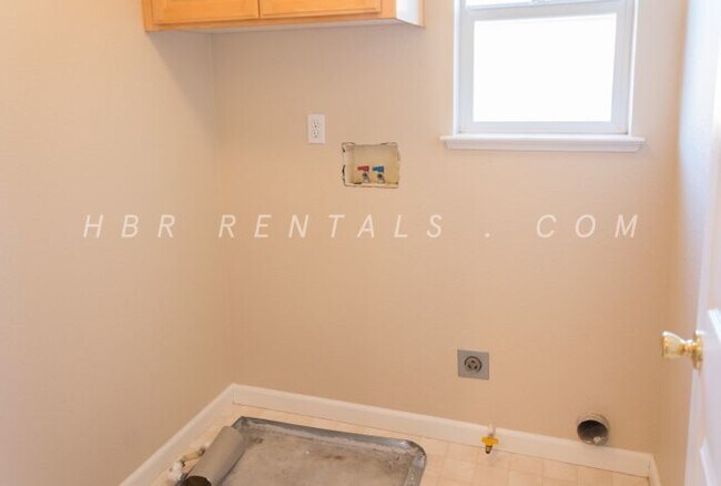 Building Photo - 1224 Crossroads Dr