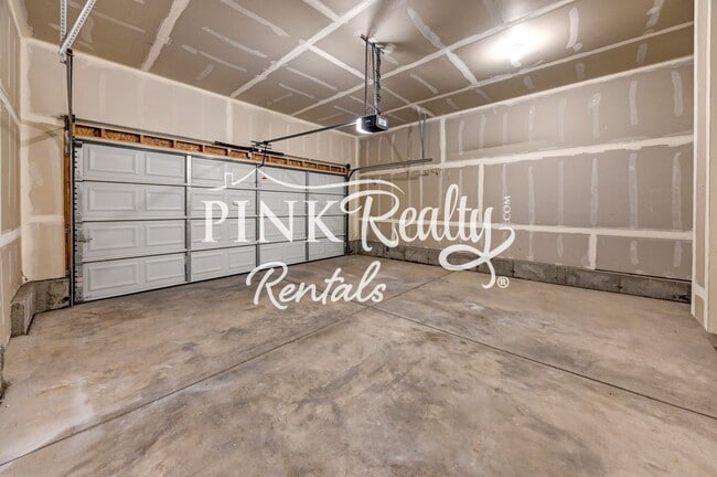 Building Photo - 10716 Ridgepole Dr