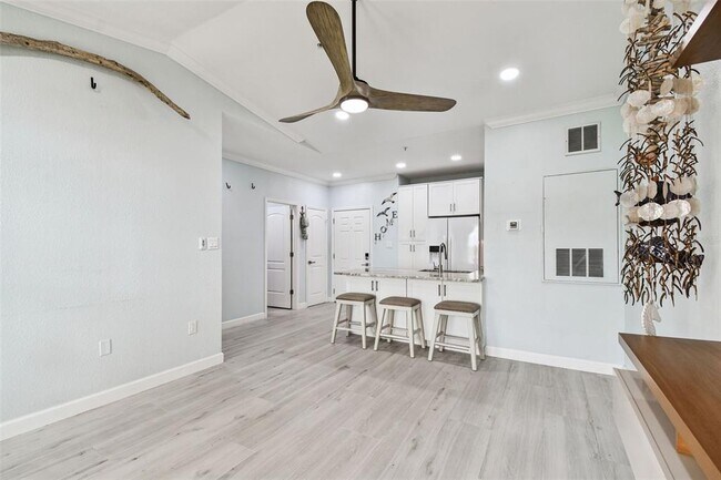 Building Photo - 5000 Culbreath Key Way