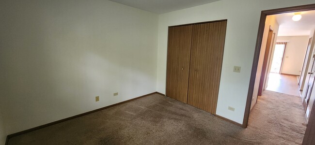 Building Photo - 280 WoodridgeUnit C