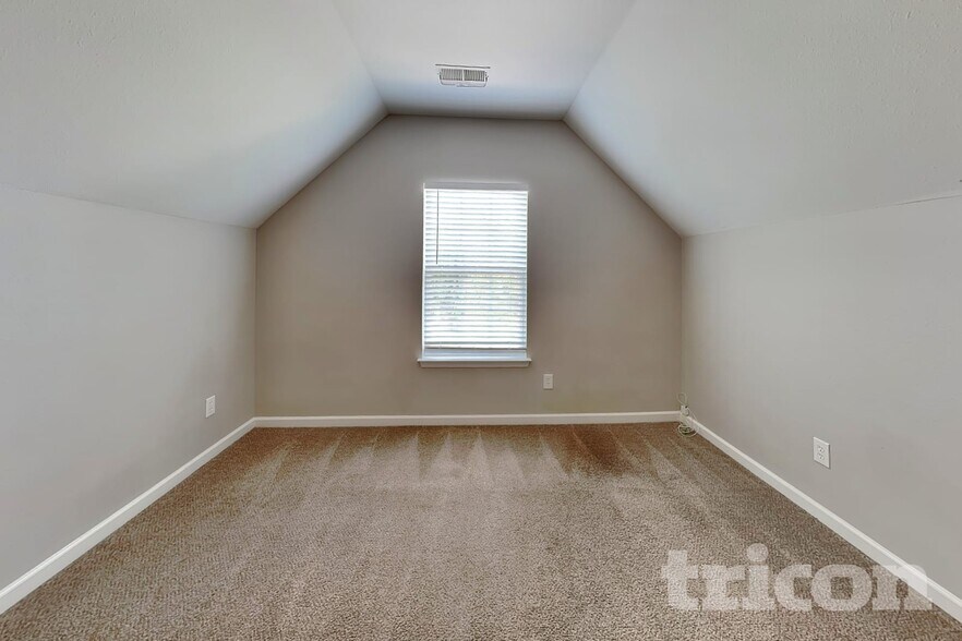 Building Photo - 1129 Hawick Dr