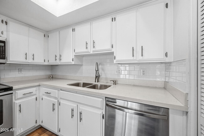 Building Photo - 6820 S Snyder Ln