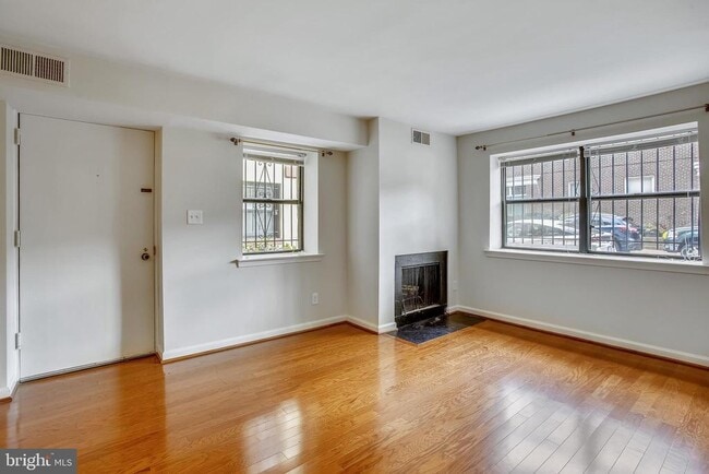 Building Photo - 1320 21st St NW