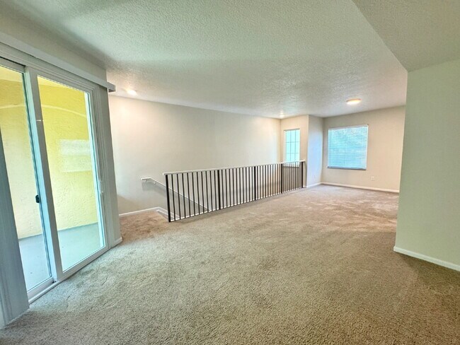 Building Photo - Las Palmas One-Bedroom townhouse with garage