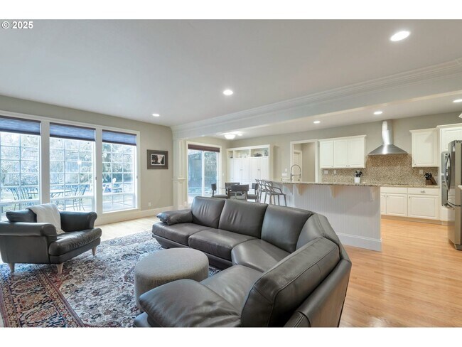 Building Photo - Gorgeous Executive Style Home in Southwest...