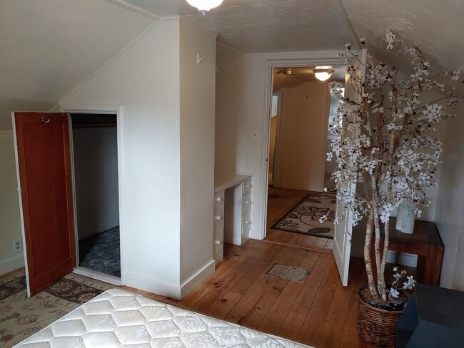 Building Photo - Downtown Loft Apartment on E Sherman Ave l...