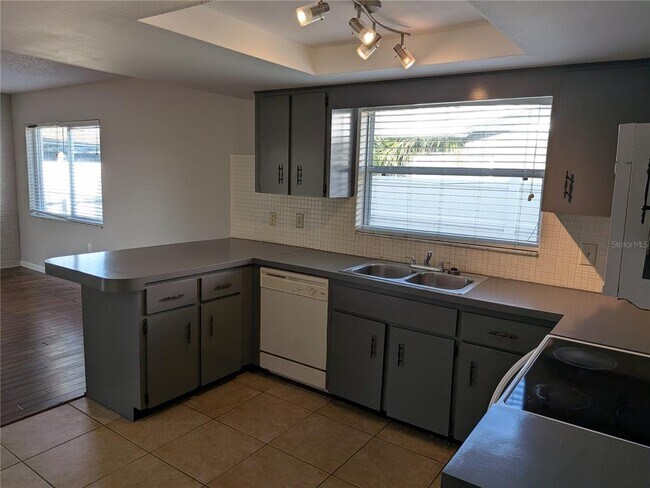 Building Photo - 8206 Dedham Dr