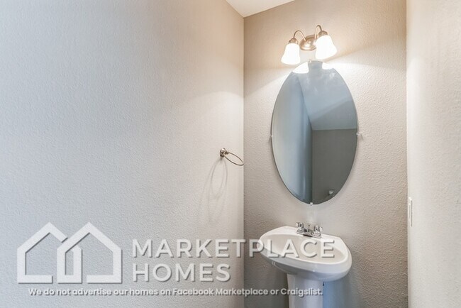 Building Photo - 29946 Glenrose Way