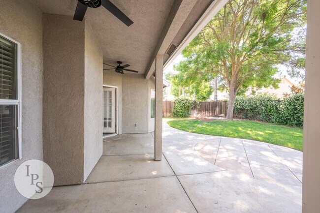 Building Photo - North West Fresno Modern/Updated Home, 3BR/2BA, Built 2004 - Lots of Amenities!