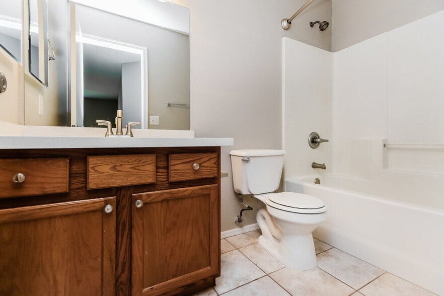 Building Photo - 8748 E Crescent Ave