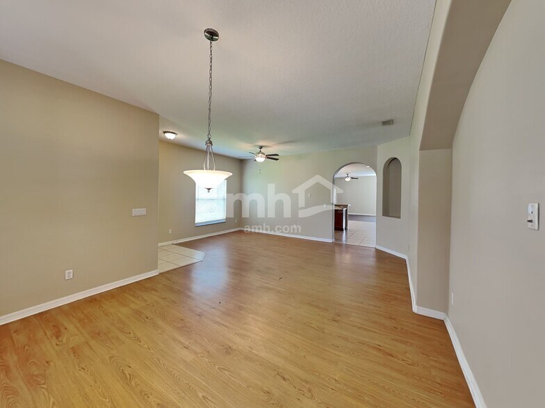 Building Photo - 2555 Azzurra Ln
