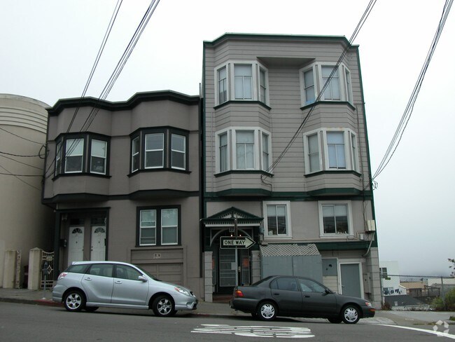 Building Photo - 27 Hillcrest Dr