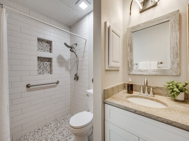 Building Photo - 1603 Marsh Ln